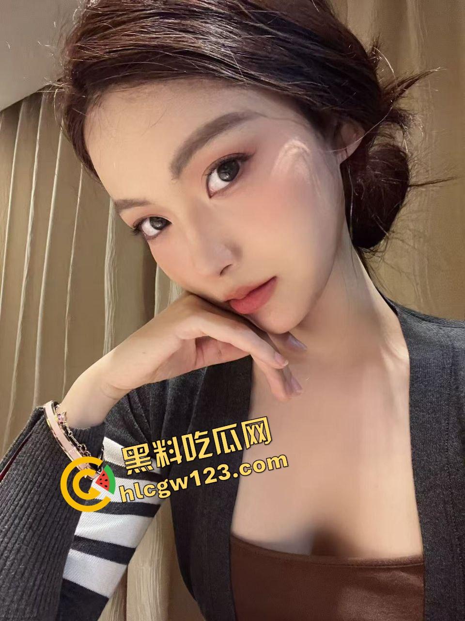 群友爆料前女友【宋蒨】JK黑丝公交车,02年小骚货不上班专靠男人养,两年感情换一顶绿帽!-6