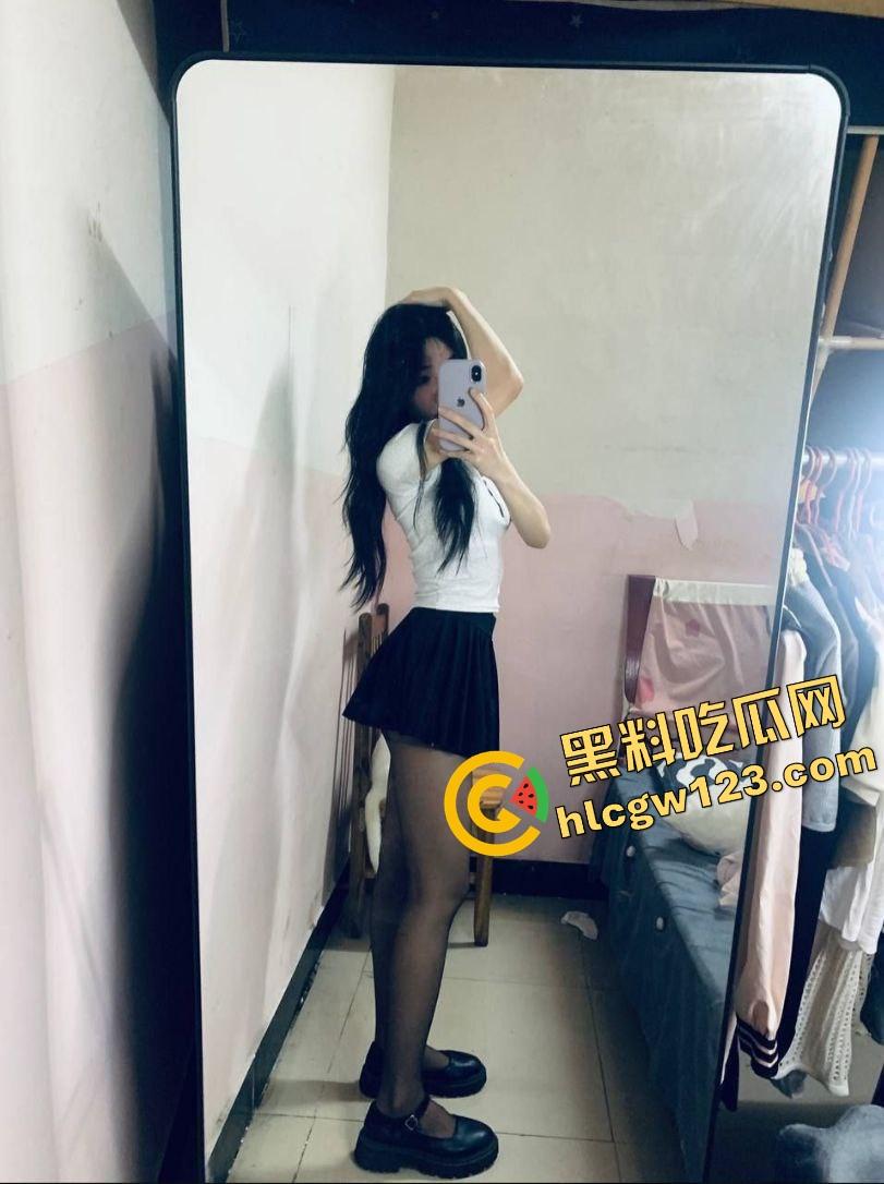 群友爆料前女友【宋蒨】JK黑丝公交车,02年小骚货不上班专靠男人养,两年感情换一顶绿帽!-7