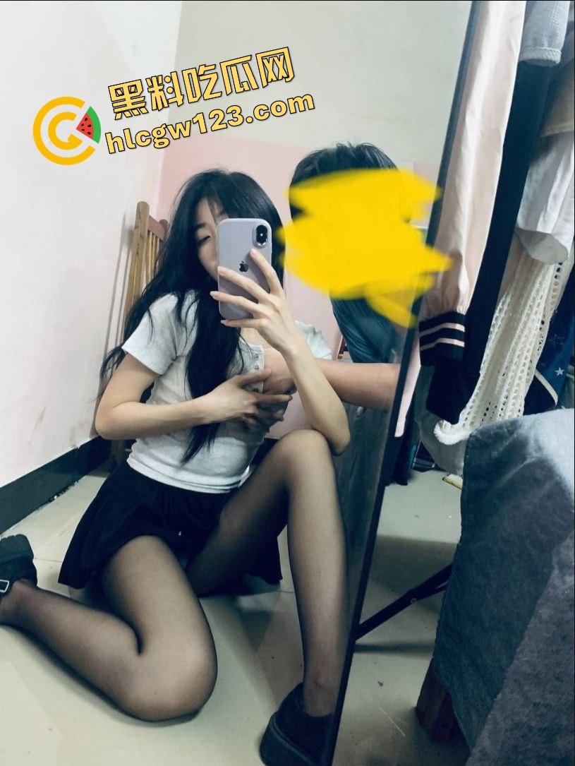 群友爆料前女友【宋蒨】JK黑丝公交车,02年小骚货不上班专靠男人养,两年感情换一顶绿帽!-13