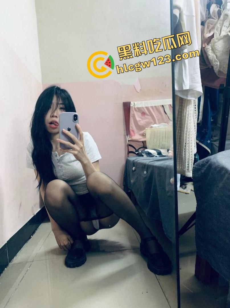 群友爆料前女友【宋蒨】JK黑丝公交车,02年小骚货不上班专靠男人养,两年感情换一顶绿帽!-20