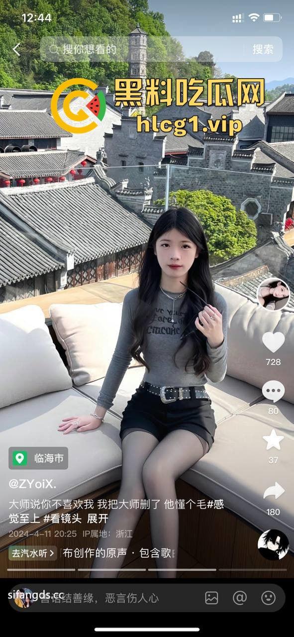 高颜值清纯小美女和男友不雅视频曝光，抖音惨遭被扒，人前清纯女神人后小骚母-1