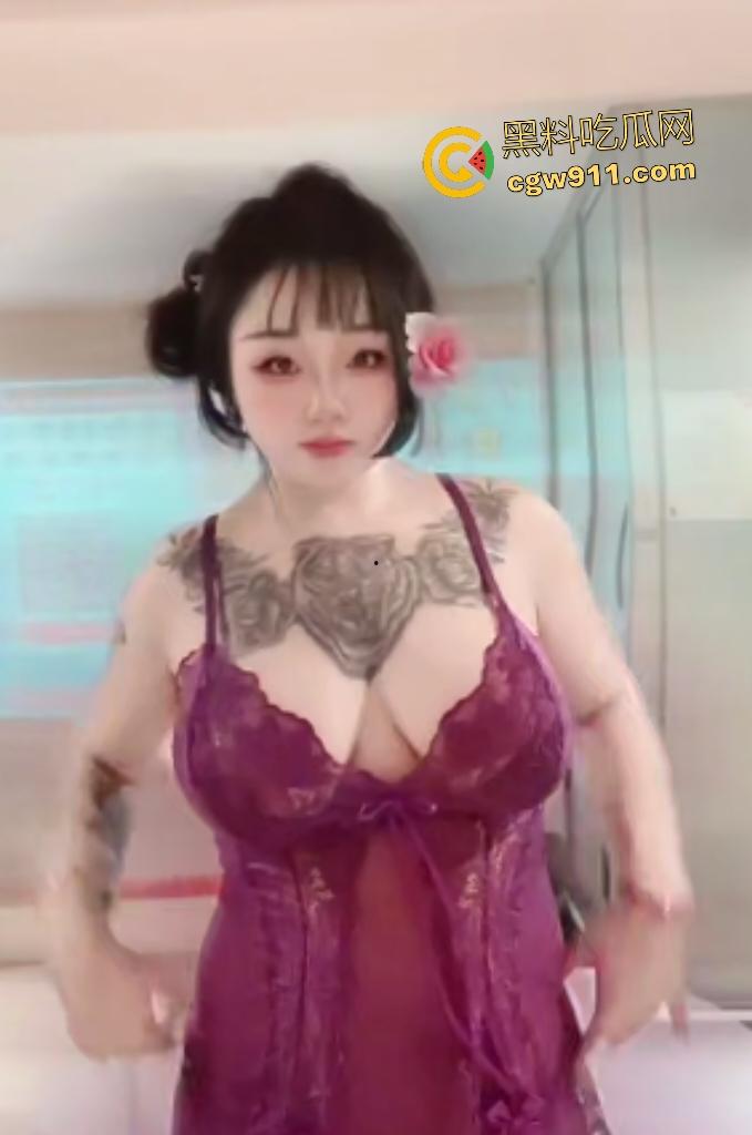 东南亚精神小妹龙争虎斗,拥有巨乳因鸡巴小,只能口交却不能乳交!深喉拉丝口水,舌头拔出丝连成河!-1